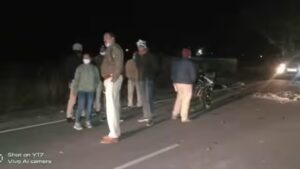 सड़क हादसे में दो युवकों की मौत, हेलमेट नहीं पहनने के कारण सिर पर आई गंभीर चोट, गांव में पसरा मातम